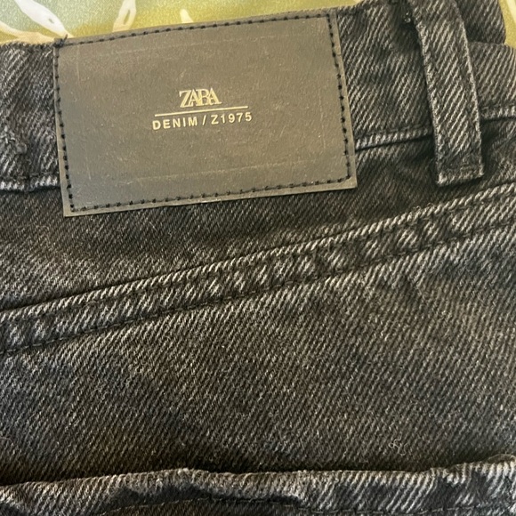 New without tags Zara black ripped high rise denim shorts - Picture 4 of 5